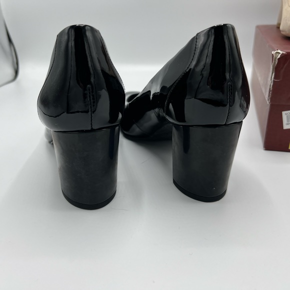Two pairs of Donald/Pliner leather heels - Picture 7 of 10